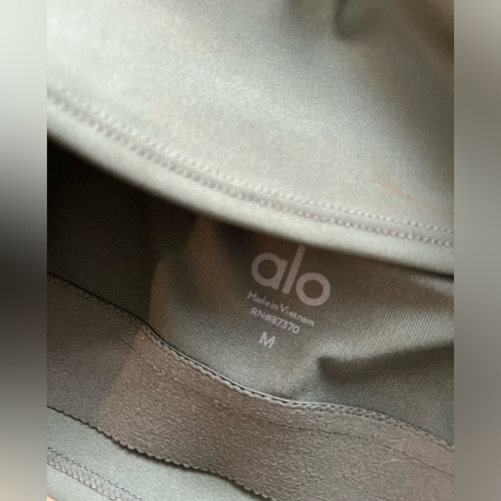 Alo Yoga Tank - Picture 2 of 2